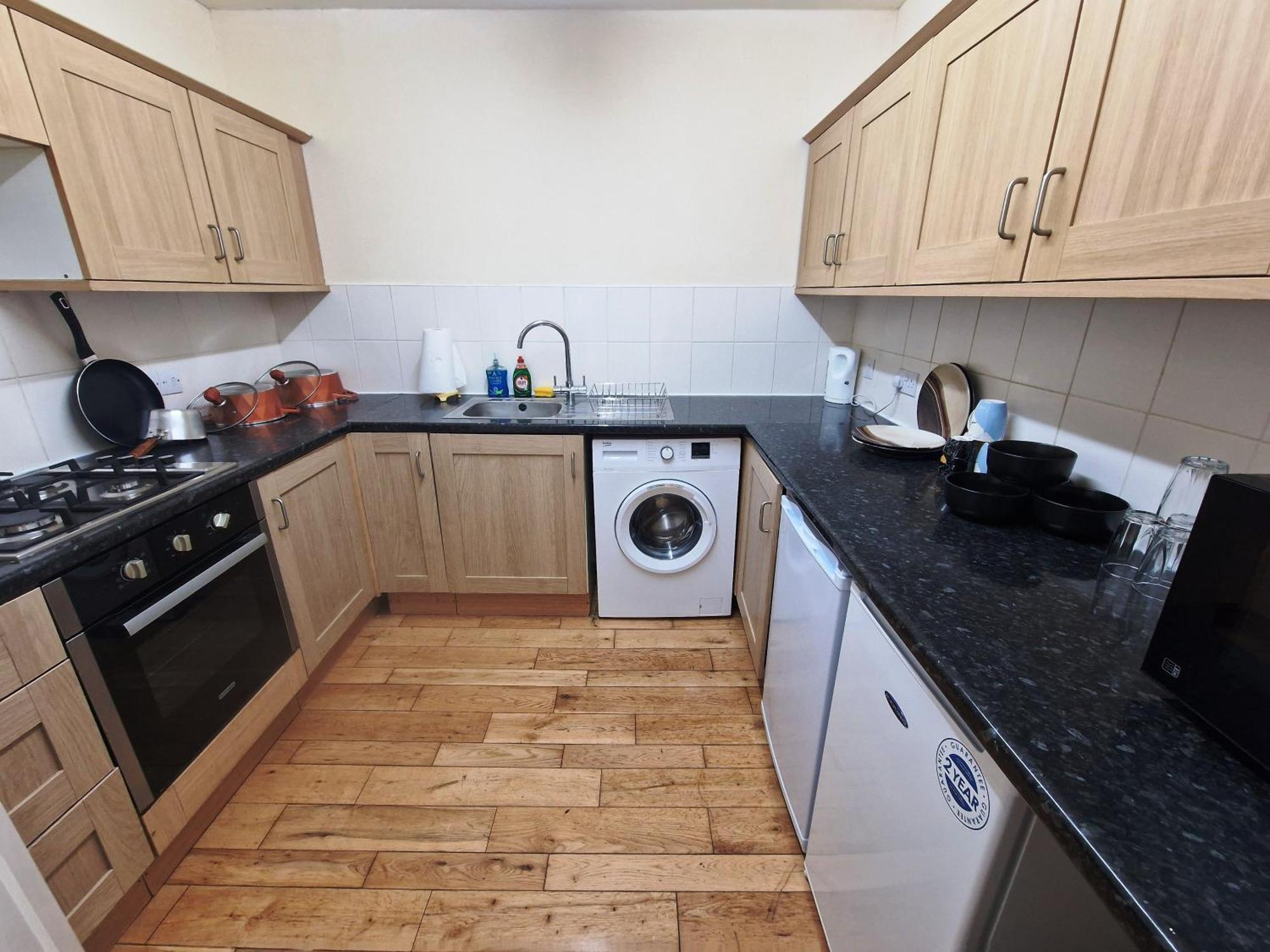 2 Bedroom Flat Close To Centre * Bristol